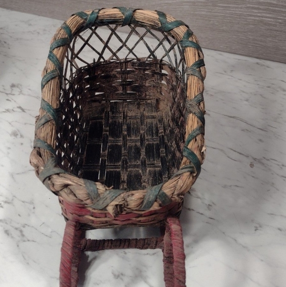Vintage Decorative Red/Green/Natural Wicker Christmas Sleigh Basket - Picture 6 of 6